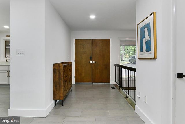 10236 LAWYERS RD, Vienna, VA 22181