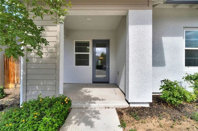 390 Traverse South, Madera, CA 93636