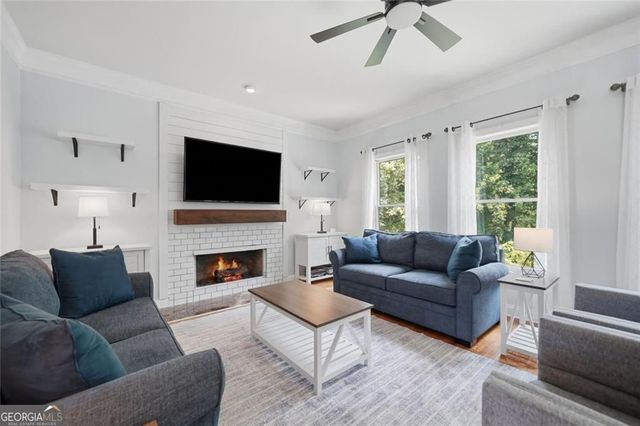 205 Stillwater Glen, Woodstock, GA 30188