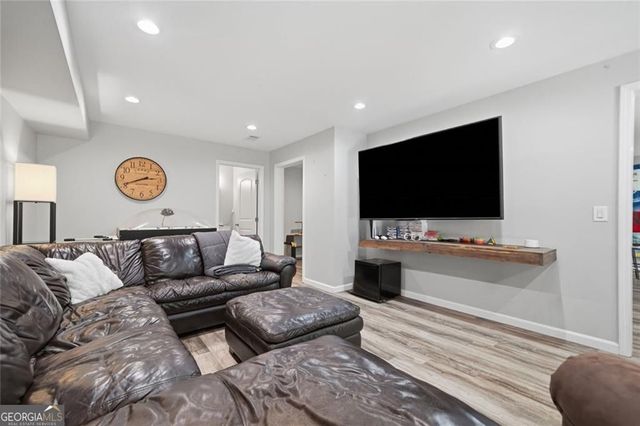 205 Stillwater Glen, Woodstock, GA 30188