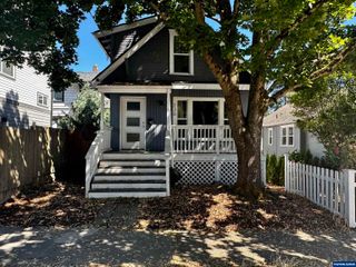 230 14th St SE, Salem, OR 97301