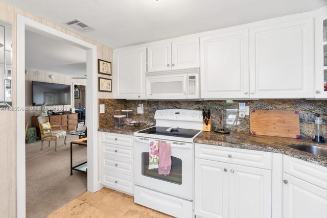 1200 S Flagler Dr 206, West Palm Beach, FL 33401