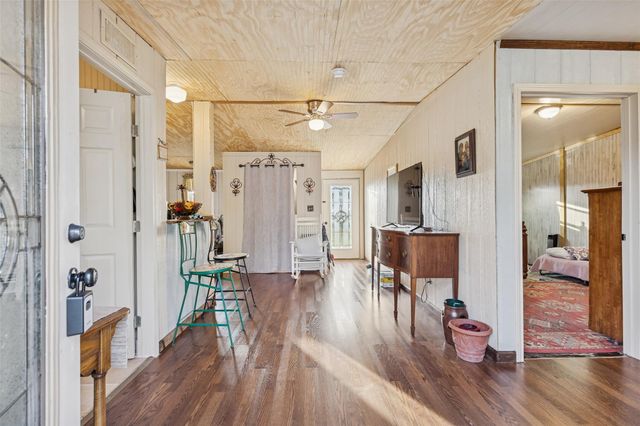 25 Pine Prairie School Road, Huntsville, TX 77320