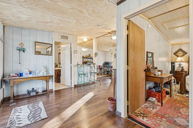 25 Pine Prairie School Road, Huntsville, TX 77320