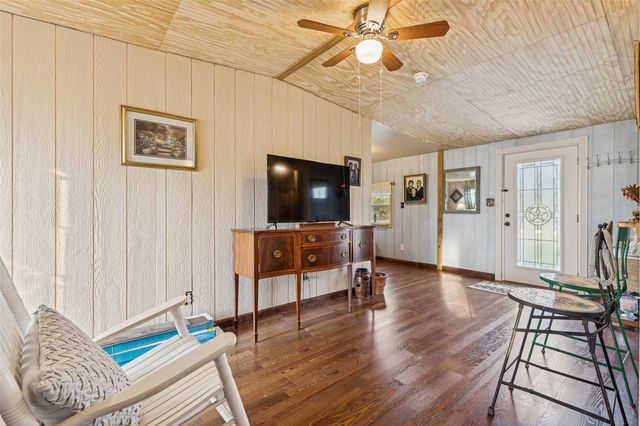 25 Pine Prairie School Road, Huntsville, TX 77320