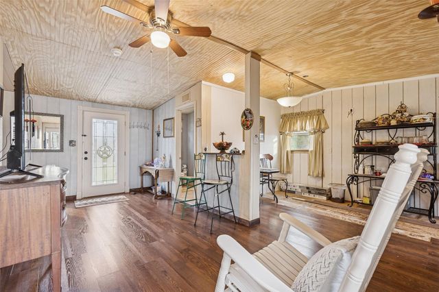 25 Pine Prairie School Road, Huntsville, TX 77320