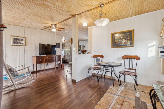 25 Pine Prairie School Road, Huntsville, TX 77320