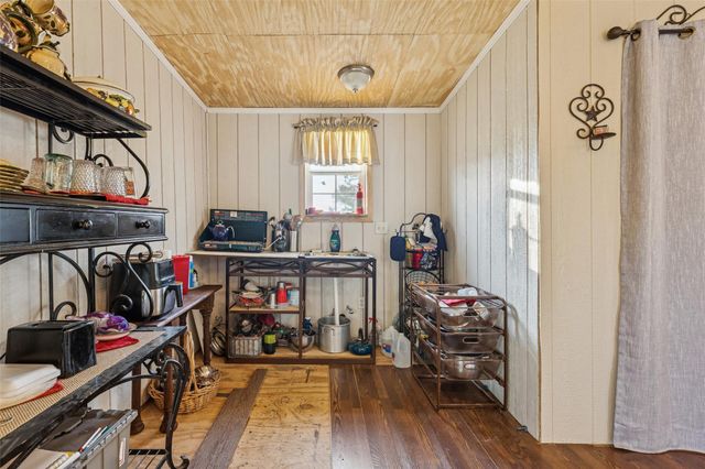 25 Pine Prairie School Road, Huntsville, TX 77320