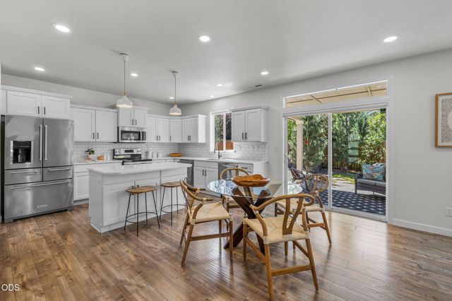 20345 SE Elaine Lane, Bend, OR 97702