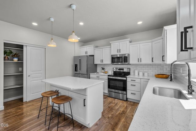 20345 SE Elaine Lane, Bend, OR 97702