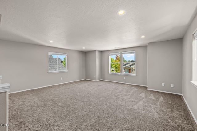 20345 SE Elaine Lane, Bend, OR 97702