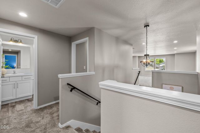 20345 SE Elaine Lane, Bend, OR 97702