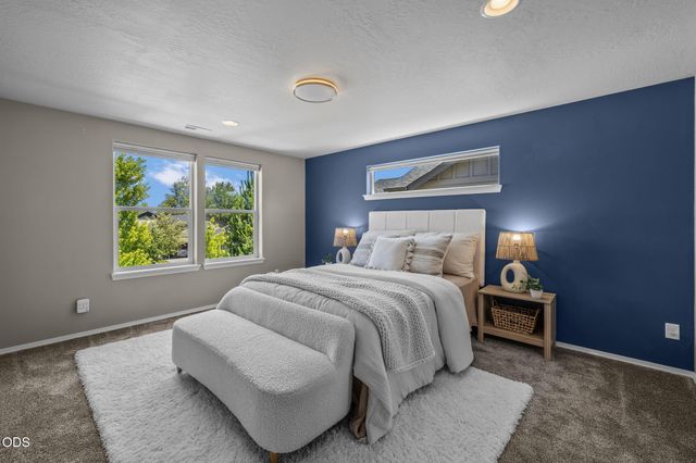 20345 SE Elaine Lane, Bend, OR 97702