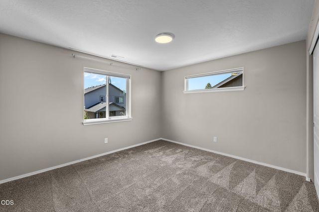 20345 SE Elaine Lane, Bend, OR 97702