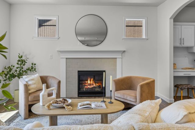 20345 SE Elaine Lane, Bend, OR 97702