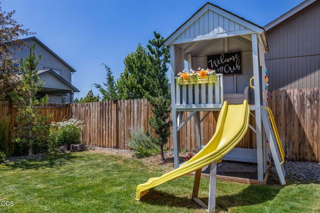 20345 SE Elaine Lane, Bend, OR 97702