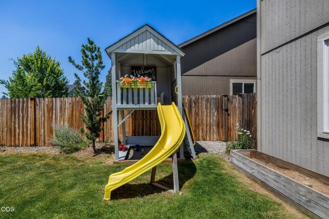20345 SE Elaine Lane, Bend, OR 97702