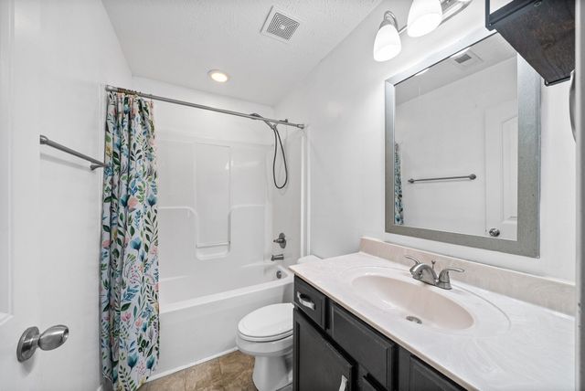 1132 Meachem Dr, Clarksville, TN 37042