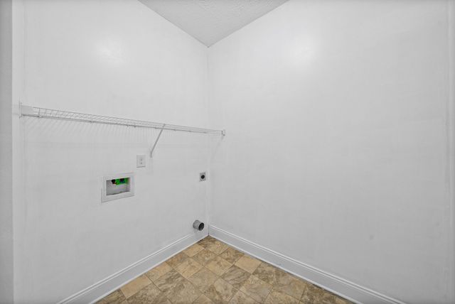 1132 Meachem Dr, Clarksville, TN 37042