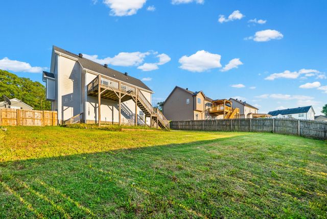 1132 Meachem Dr, Clarksville, TN 37042