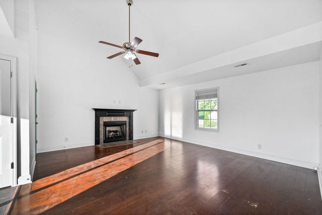 1132 Meachem Dr, Clarksville, TN 37042