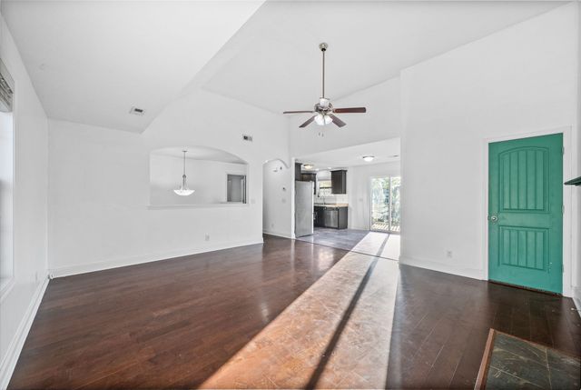 1132 Meachem Dr, Clarksville, TN 37042