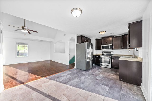 1132 Meachem Dr, Clarksville, TN 37042