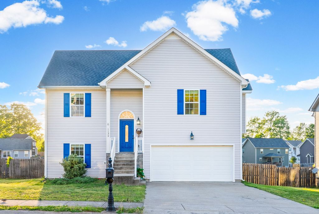 1132 Meachem Dr, Clarksville, TN 37042