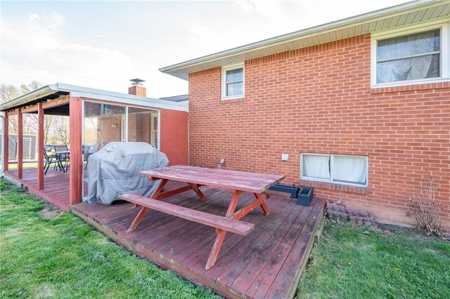 76 Lightcap Rd, Unity Twp, PA 15650