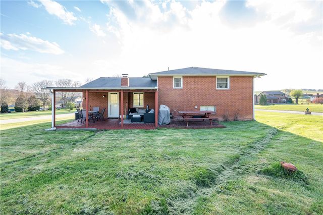 76 Lightcap Rd, Unity Twp, PA 15650