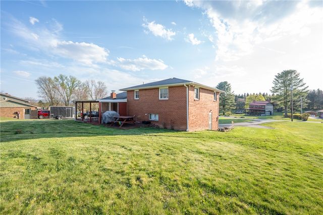 76 Lightcap Rd, Unity Twp, PA 15650