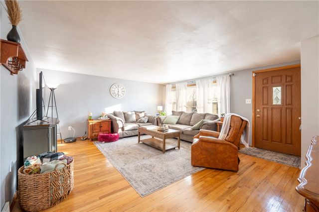 76 Lightcap Rd, Unity Twp, PA 15650