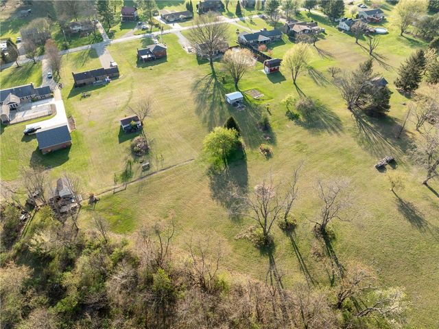 76 Lightcap Rd, Unity Twp, PA 15650