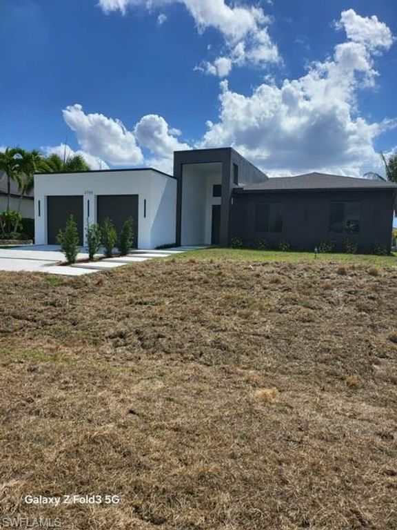 Image 3 of property listing at 2700 Embers TER, Cape Coral, FL 33991