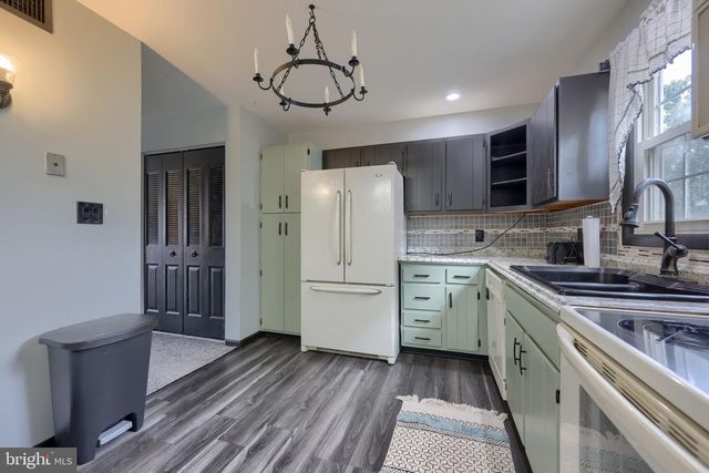1831 LAKESIDE DR, Middletown, PA 17057