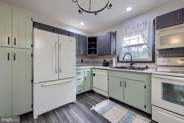 1831 LAKESIDE DR, Middletown, PA 17057