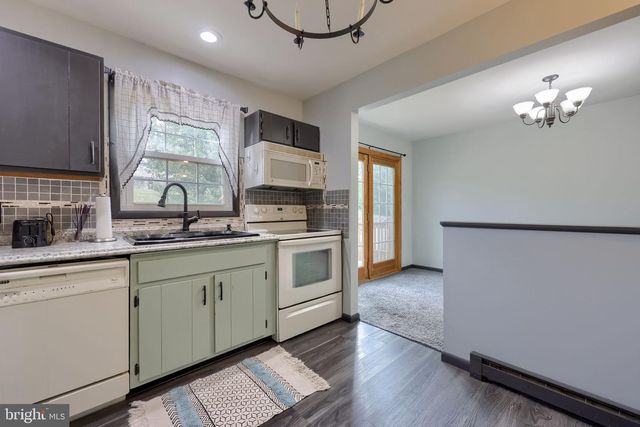 1831 LAKESIDE DR, Middletown, PA 17057