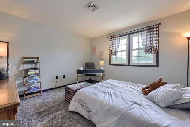 1831 LAKESIDE DR, Middletown, PA 17057