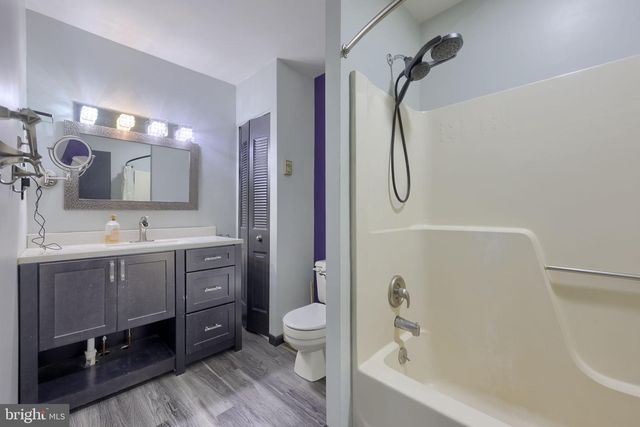 1831 LAKESIDE DR, Middletown, PA 17057