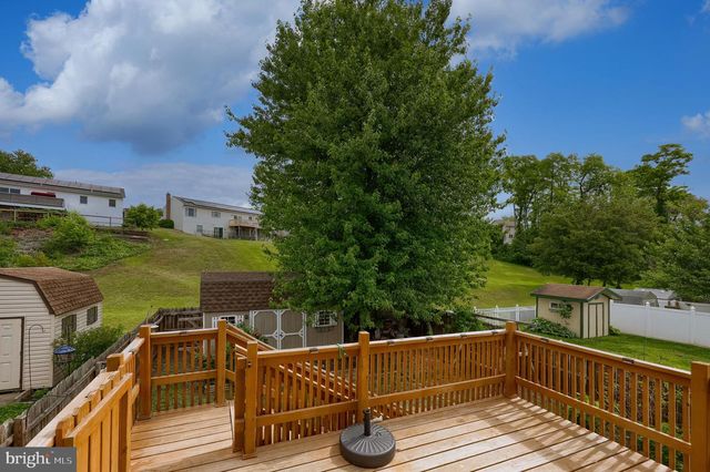 1831 LAKESIDE DR, Middletown, PA 17057