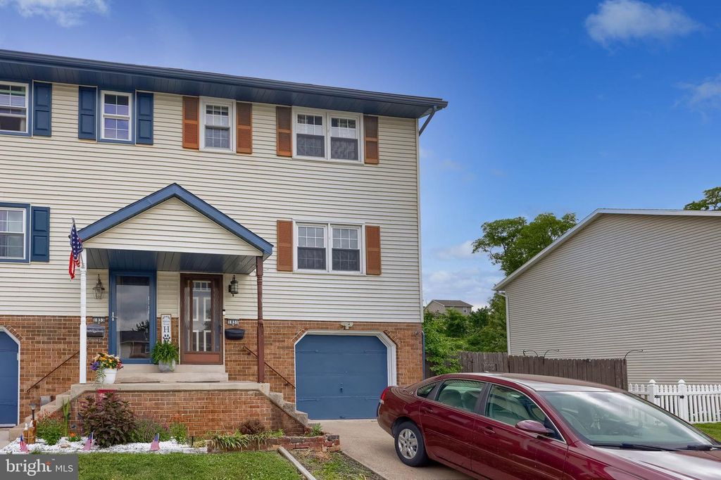 1831 LAKESIDE DR, Middletown, PA 17057