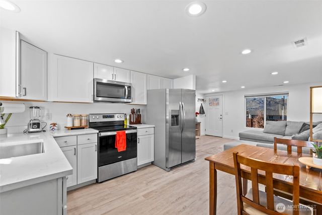 325 Eastmont Ave, East Wenatchee, WA 98802