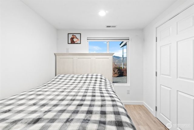 325 Eastmont Ave, East Wenatchee, WA 98802