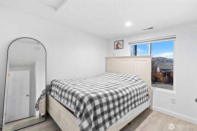 325 Eastmont Ave, East Wenatchee, WA 98802