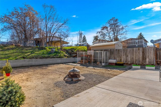 325 Eastmont Ave, East Wenatchee, WA 98802