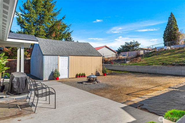 325 Eastmont Ave, East Wenatchee, WA 98802