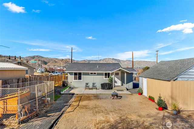 325 Eastmont Ave, East Wenatchee, WA 98802