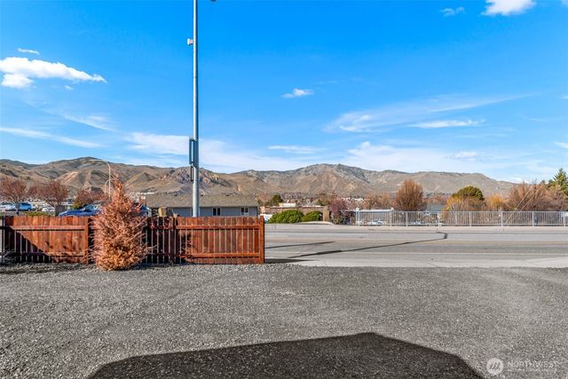 325 Eastmont Ave, East Wenatchee, WA 98802