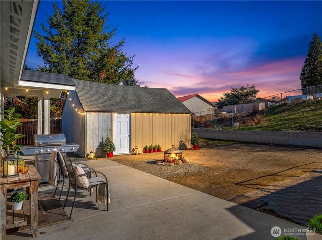 325 Eastmont Ave, East Wenatchee, WA 98802