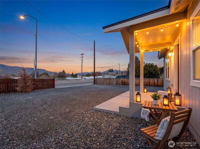 325 Eastmont Ave, East Wenatchee, WA 98802